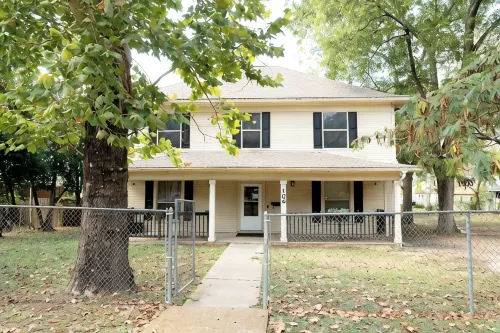 Spacious 6-bedroom house in Hearne with WiFi, AC - Wi-Fi