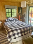 Prvt cottage + cabin + pool on quarter acre section (wood burner, pet friendly) - Wifi