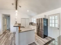 7 Bed Home / Mins to Wineries / Walk to Town Square