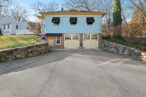 Weymouth Hill Station. Hillside cottage retreat with water views