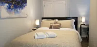 Cheerful 2 Bdrm house, free Netflix, free parking for 2 cars