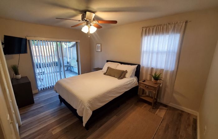 Welcome to Casa de Cruz where everything is a short drive away! Perfect for you!