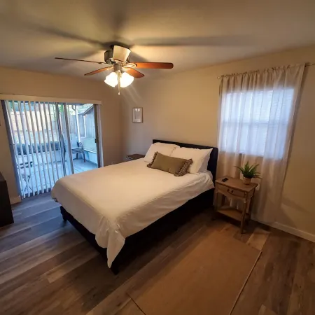 Welcome to Casa de Cruz where everything is a short drive away! Perfect for you!