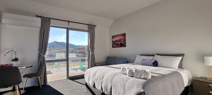 Skyrim Lodge Hotels in Lake Tekapo