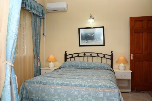 Two Bedroom Apartment with a Sea View close to the city center - căn hộ