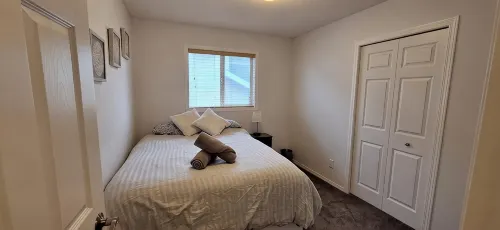 Cozy 2-Bedroom Shared Space (Not an Entire Home) – Your Gateway to the Mountains - 방갈로