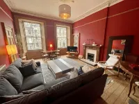 Fantastic city centre location - Spacious 3 bedroom apartment - 2 Sao