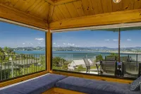 Spectacular Views Over Mercury Bay - 民宿