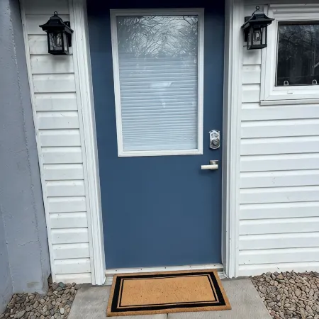 Cozy on Connaught. Central apartment in Halifax - very walkable!