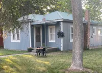Quaint cottage in town