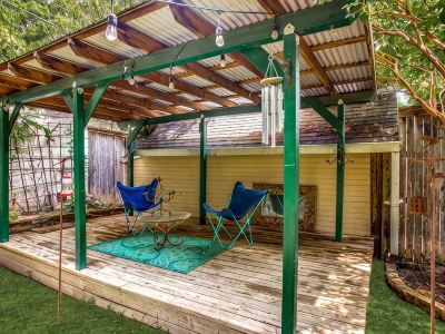 Cultural district bungalow steps from Dickies arena
