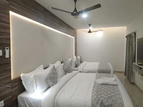 Hotel Adhikrishna Arcade - 3つ星