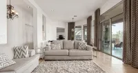 Spacious 4-bedroom house with Mountain View’s, pool and putting green. - Wifi