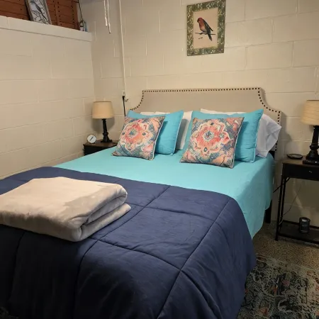 The Riverside Cottage... Charming  2-bedroom cottage on the Mohican River