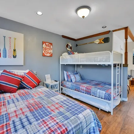 Quiet Cove Close to Open Water with new Hot Tub