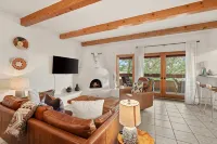 Vista Serenity: Cozy Kiva, mountain views, 3 minutes from downtown - con vistas a la montaña