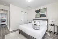 NEW! Stylish Ranch near Grand Park/ Westfield w/ all the Extras! Sleeps 10! - Wi-Fi