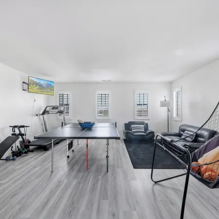 High Desert Cozy Nest!Big & Cozy Desert Getaway/4BR•3BA•Hot Tub&Fire Pit