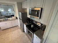 2 Bedroom, 1 Bath, Remodeled 1945 Cottage, 1000sq.ft. Two New Lux King Size Beds - 3-Star