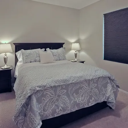 Walk to Caochella, Beautiful home on the golf course, Private pool, Sleeps 10