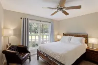 Private home on 18th hole of Beautiful Butternut Hills. 25 Minutes to Hayward! - Wifi