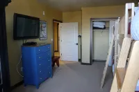 Spacious 4Br/4Bth Lodge With Ice Skating Pond, Heated Pool, 3 Min Walk To Ski - balcony
