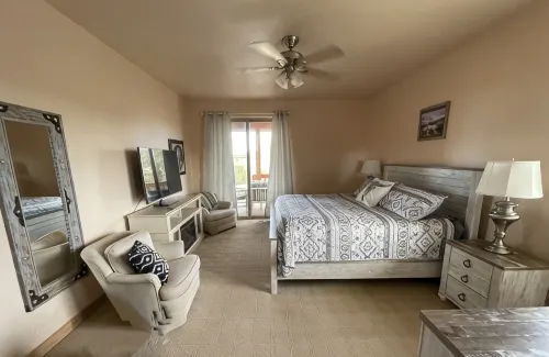 Custom Home On 40 Private Acres Overlooking Zion - Homestays