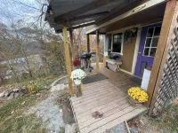 Tiny home overlooking the river with SPECTACULAR VIEWS and lots of extras! - WiFi