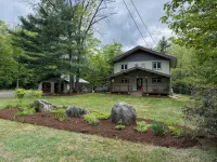 Beautiful Chalet Style Home with Seasonal Mountains Views in North Conway, NH - balcony
