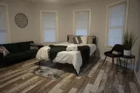 Family Getaway- Beautiful & spacious 4 Bdrm Historic Home with a modern touch! - 4 étoiles