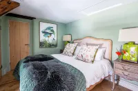Courtyard Cottage Luxury Thatched Home Sleeps 4  (Pet Friendly) Near Gastro Pub - Homestays