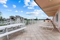 Sunset Sensation views of the #1 beach in the country. - Boutique