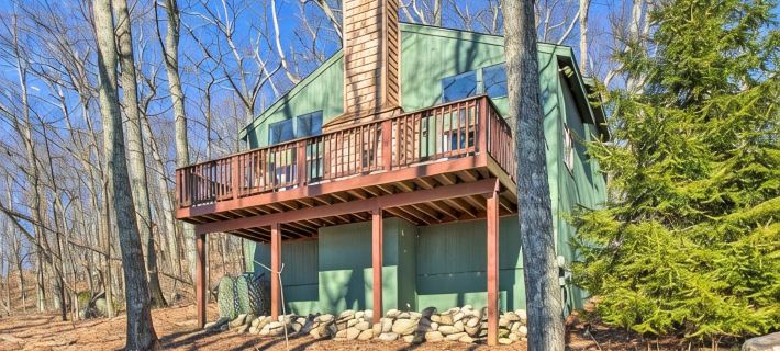 Cozy Wintergreen Ski Chalet -Hot Tub-Walk to Slopes & Family Friendly! Hotels in Nelson County