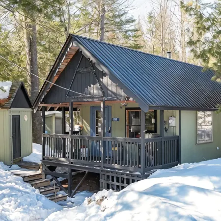 Sugarloaf camp - ski/ outdoors rustic retreat