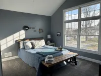 Large, 3 bedroom  Cottage on Black River sleeps up to 10. - Gym