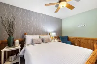 The Treehouse @ Higgins Lake-HOT TUB- Fireplace-PetFriendly-3 min to the lake - Parvekkeita