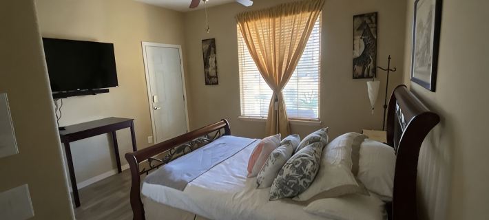Private access, private room, private bathroom Hotels in Goodyear