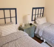 Beautiful Private Cottage, Sleeps 6, Walk to Beach - Homestays