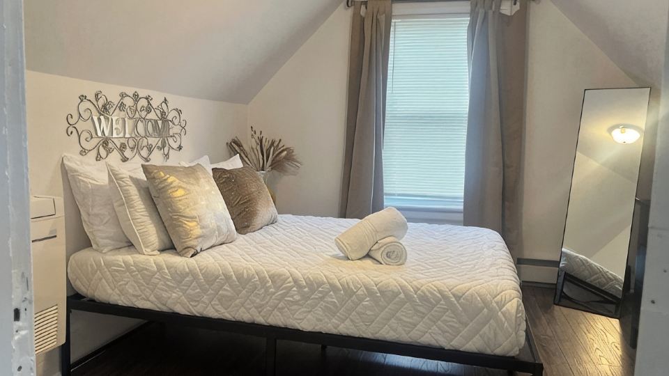 NewRo Chic Retreat- 3 Bdrms 30 min to NYC