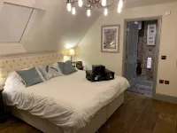 Morgan Cottage at 'This Is Not Here' With Hot Tub - Jacuzzi
