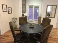 Best Location, comfy bungalow just a10 min.walk to OU Stadium or Campus Corner - Homestays