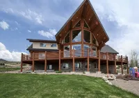 Lake Vista Lodge hot tub, 6,500+ sq ft, sleeps 30+!! - Hytter