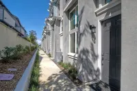 Luxury & Comfort IN the Village.  Walk everywhere!! - 3 ดาว