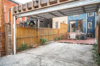 Luxury Capitol Hill Victorian — Private Gated Parking & Modern Kitchen - Bungalow