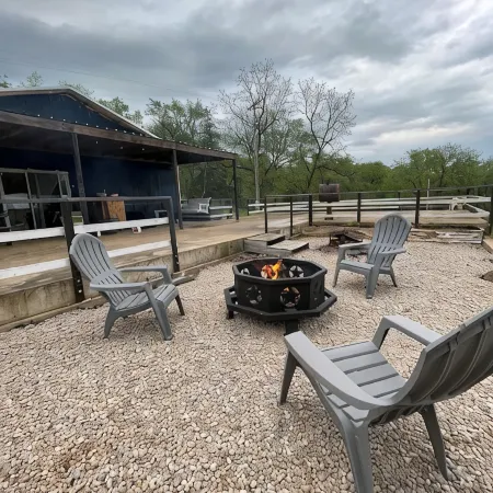 Just A Stone's Throw Cabin from Eminence, Jacks Fork, & Cross County Trail Ride Hoteles en Condado de Shannon