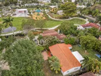 LOVELY HOUSE IN THE HEART OF HALLANDALE BEACH - ติดทะเล