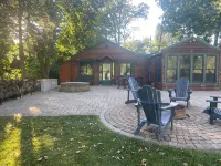 Charming Log Cabin on a private spring fed lake -  Privatzimmer