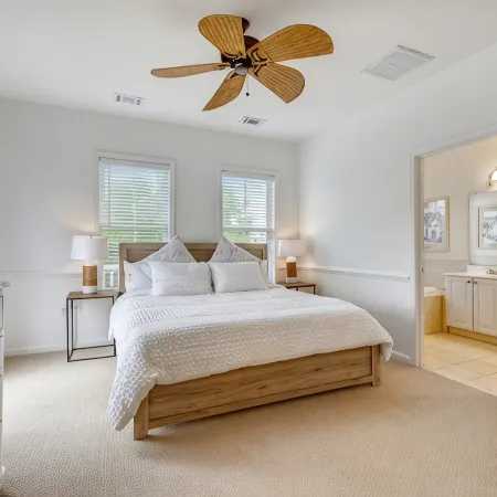 Sunset Island Beach House w/3 Large Decks,  75'' TV, quick walk to amenities