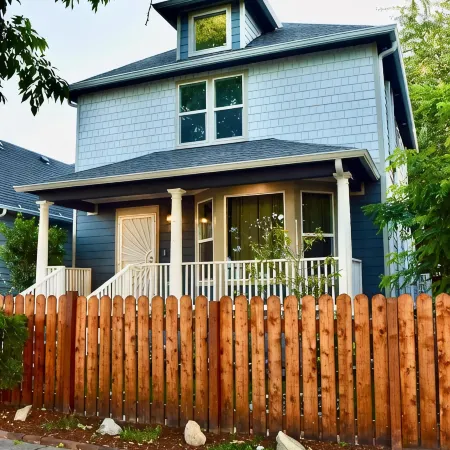 1904 home near Tacoma dome & convention centerPet friendly
