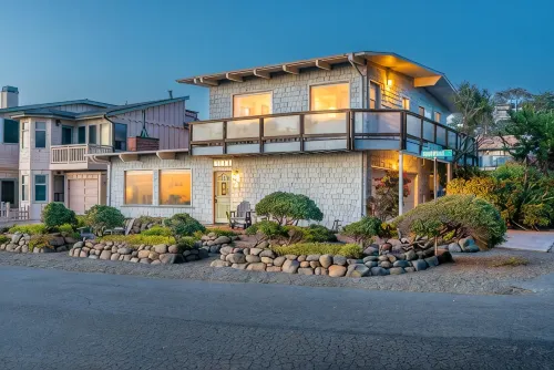 Restored Home With Unobstructed Ocean View, Steps to The Sea - Balkon